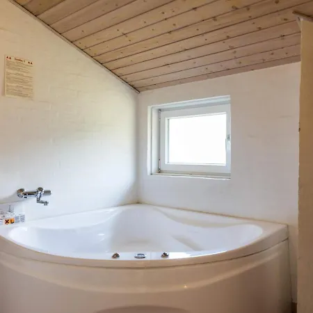 度假居 6 Person In *